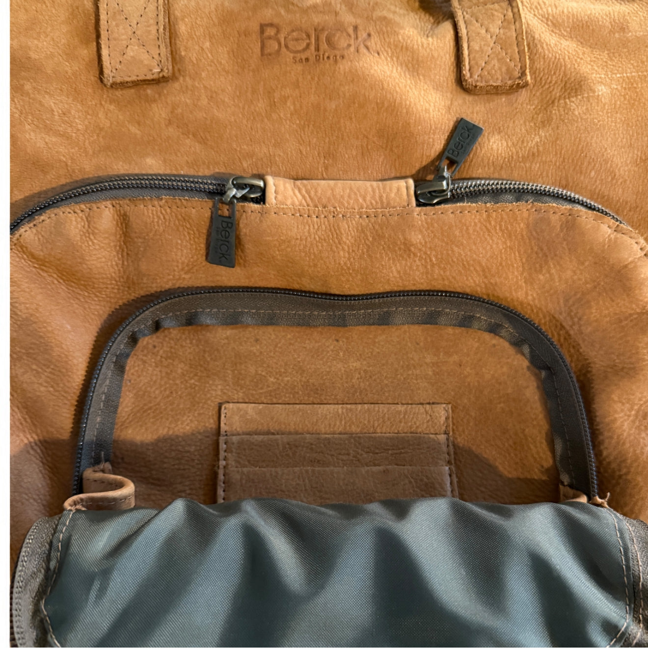 Joey Handbag/Crossbody Leather