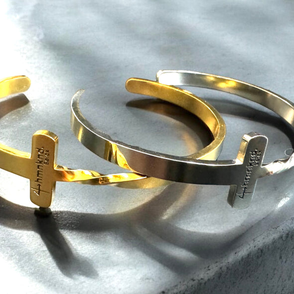 4hmnknd. Cross Open Bangle Bracelet