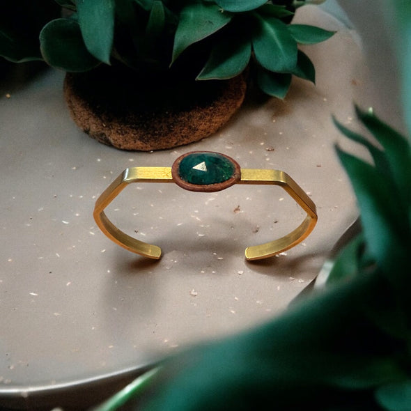 One-of-a-Kind Natural Emerald Oval Faceted Gemstone Raw Brass Cuff Bracelet