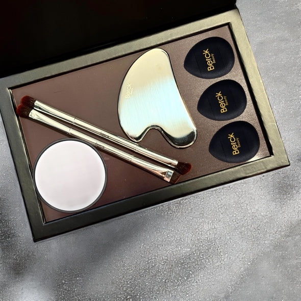 ✨ LIMITED EDITION PREORDER - Berck Magnetic Palette Beauty Bible with Accessories ✨ (Pans Not Included)