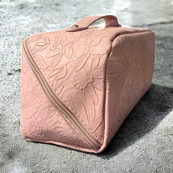 BB Limited Edition Holiday Makeup Case Bundle 🎄ONLY $98!! $245 Value! $147 Discounted at Checkout!!