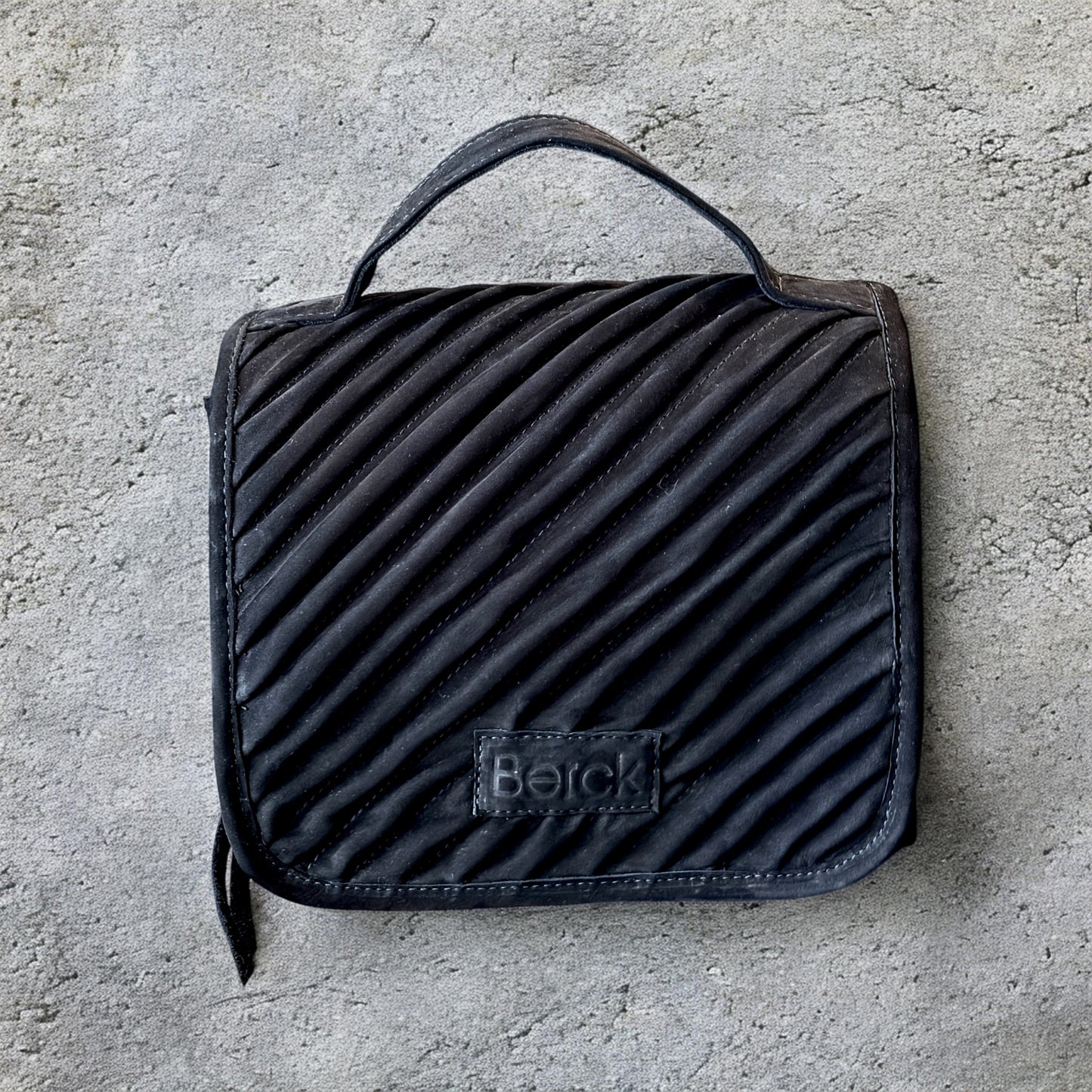 Esther Cosmetic Travel Case Leather